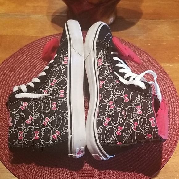 Vans. Hello Kitty SK8 Hi. Size 9.5 - Picture 7 of 10